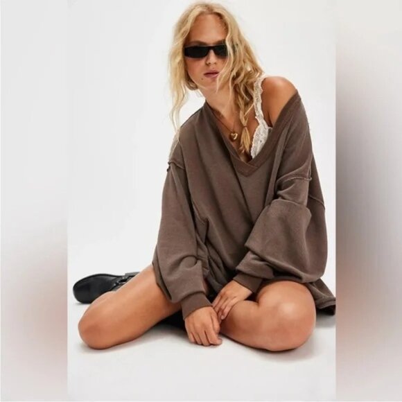 NWOT Free People Venice V-Neck Sweatshirt in Brown Bear size- LARGE - Picture 2 of 8